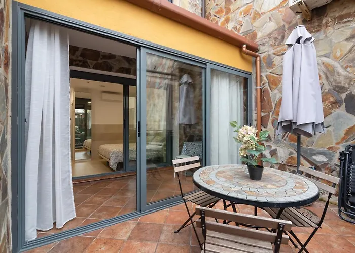 Hostal House